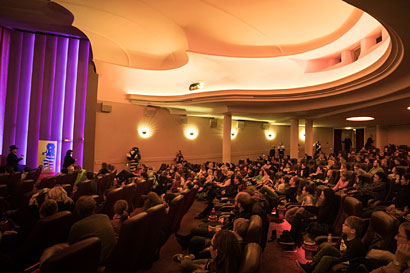 Publikum im Saal der ASTOR Film Lounge