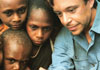 Checker Tobi mit afrikanischen Kindern