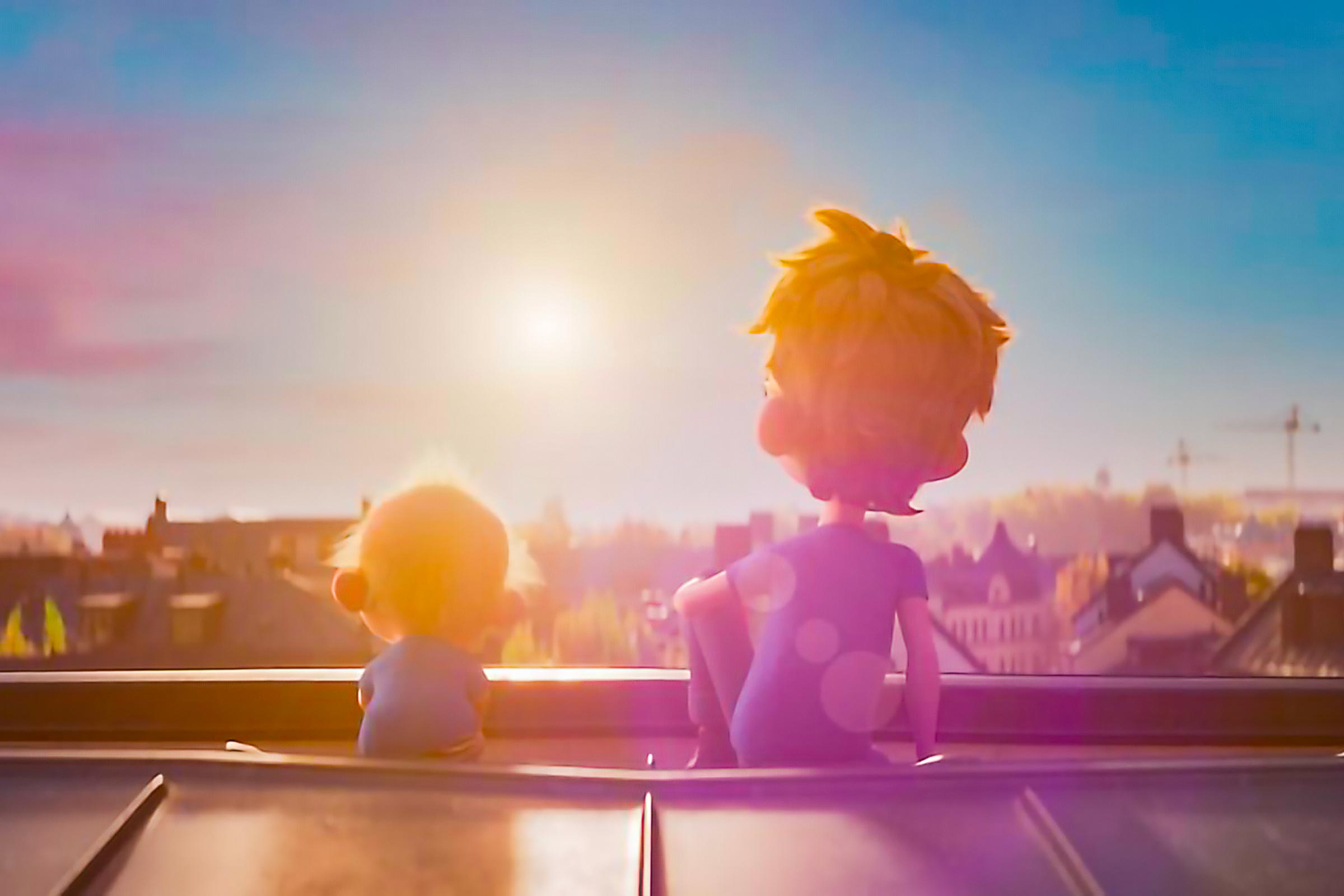 Die beiden Brüder sitzen auf einem Dach und sehen in die Sonne